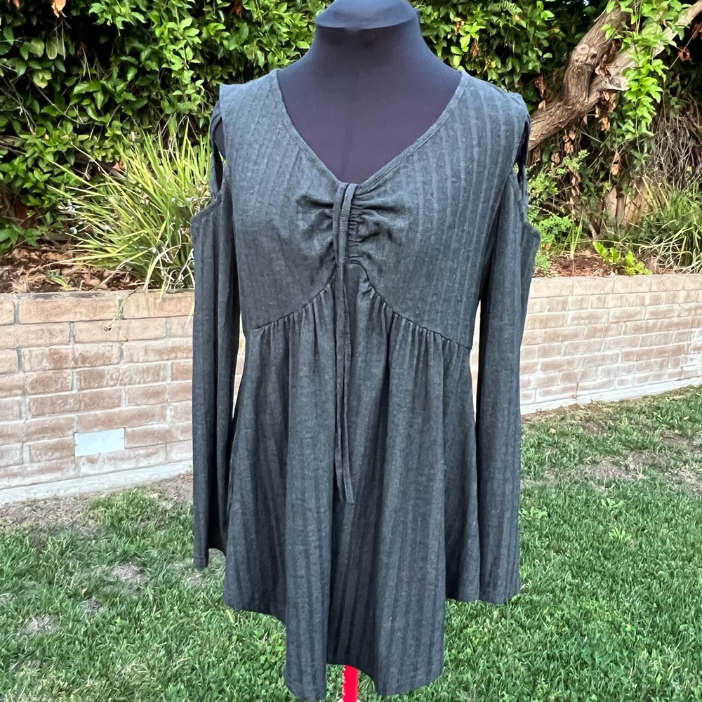 Scarlet Darkness Women's Medieval Cosplay Style Gray Cold Shoulder Top